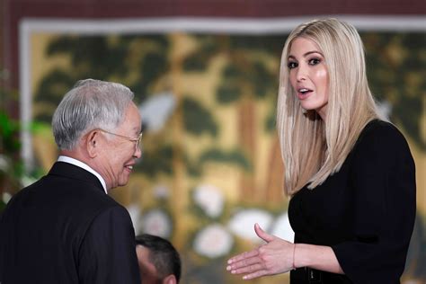 特朗普携女儿女婿与韩国商界领袖进行会面