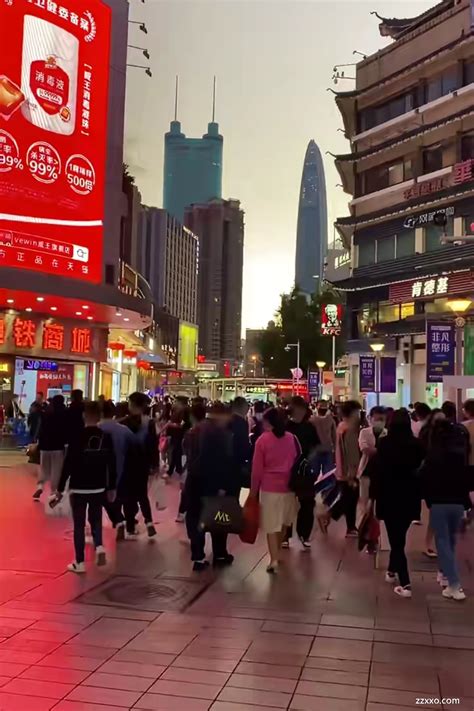 实探深圳5大商圈，购物中心们“醒”了！