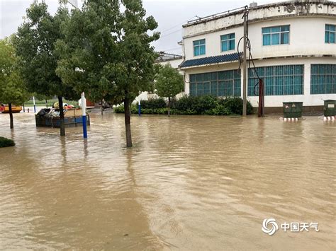 云南文山遭遇强降水 多地出现内涝汽车被淹-图片频道