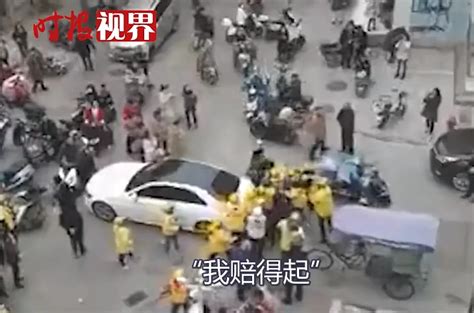 监拍：奔驰不礼让斑马线酿事故，撞人后径直远去_凤凰网视频_凤凰网