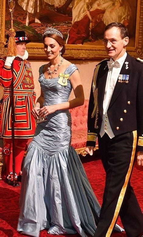 凯特王妃再戴珍珠泪皇冠，换条水晶纱裙更高级，这次美得闪耀全场