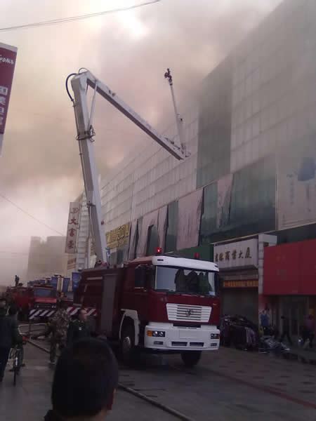 图文：吉林市中百商厦火灾现场