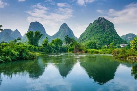 桂林山水“山青、水秀、洞奇、石美”，其境内的山水风光举世闻名-搜狐大视野-搜狐新闻