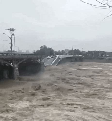 强降雨致北京小清河桥局部垮塌！ - 土木在线