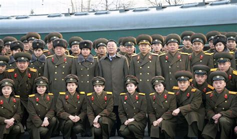 朝鲜功勋国家合唱团和牡丹峰乐团出发进行首次彩排[组图]_图片中国_中国网
