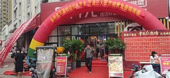 河北沧州黄骅市信誉楼今日开业，开业前门口市民排起了长队