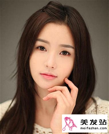圆脸化妆甜美女生头像