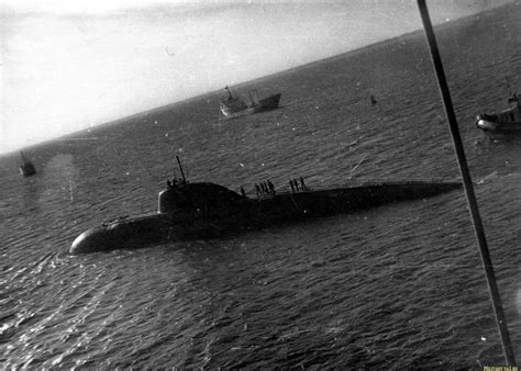 苏联核潜艇撞上美国航母 舰首被撞出大洞 万幸核武器未发生爆炸__凤凰网