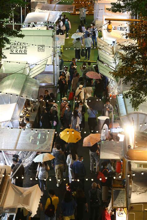申夜食堂｜中外游客High起来，上海最洋气的夜市又回来了