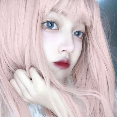 好看的发色甜美女生头像