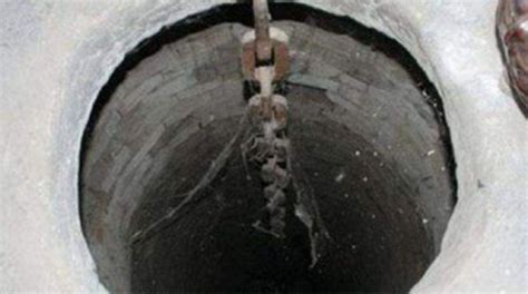北京的锁龙井里难道真的有龙吗？深不见底的黑铁链一拉就冒黑水|龙井|古井|铁链_新浪新闻