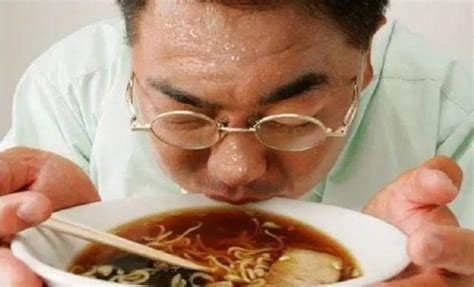 满头大汗图片