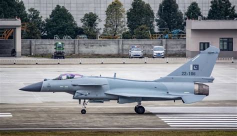 J-10C fighter PL-15 missile picture 2
