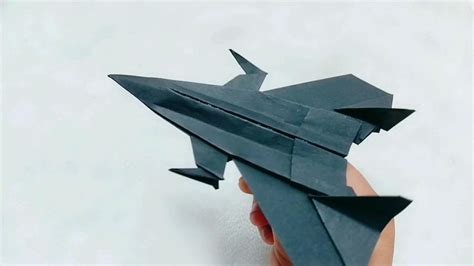 飞出去还能飞回来！教你折纸稳定又好玩的返航纸飞机！