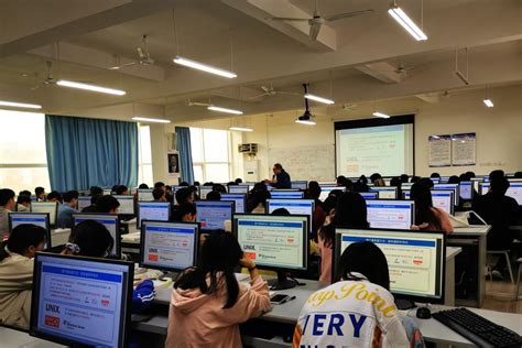 计算机和电子商务专业实训 - 校内实训 - 隆回县华星职业技术学校