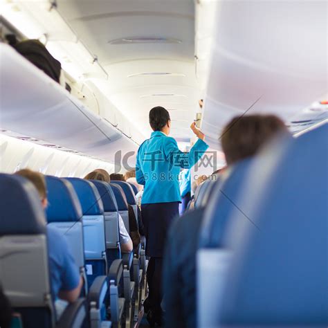 坐着乘客的飞机内部安全高清图片下载-正版图片502672530-摄图网