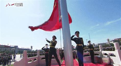 武警官兵升国旗为祖国庆生，升旗手要过三个难关