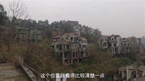 探秘重庆南山荒废10年之久的别墅，里面一片荒凉，杂草丛生！_腾讯视频