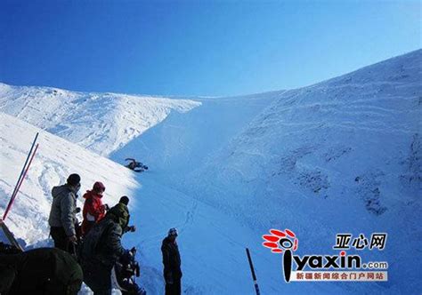 新疆阿勒泰滑雪场发生雪崩1人遇难(组图)_新闻中心_新浪网
