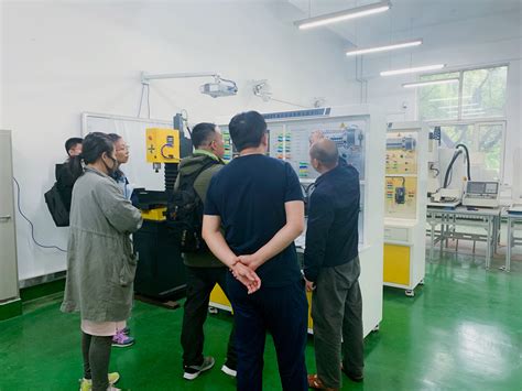 崛内机械FBL-200L福硕数控车床维修现场-南京哈泰机械有限公司
