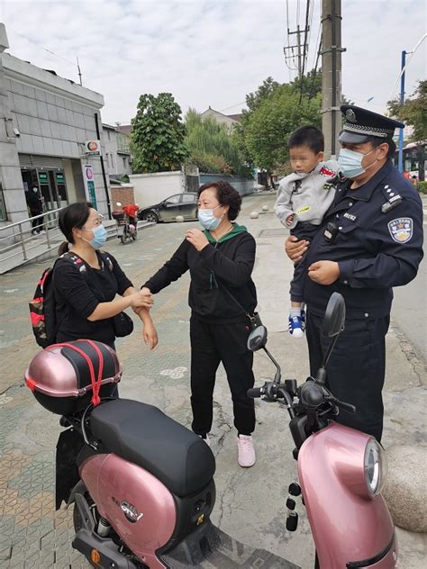 金山一3岁男孩走失，警民合力找到_上海滩_新民网