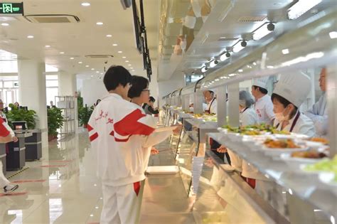 在武汉大学里就餐是一种怎样的体验？有什么推荐的食堂和美食？ - 知乎