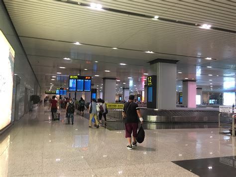 “滨海蓝”亮相，天津机场员工试穿新版工作服 - 民用航空网
