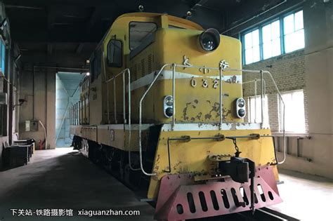 青藏铁路NJ2内燃机车型,交通运输,科学技术,摄影素材,汇图网www.huitu.com