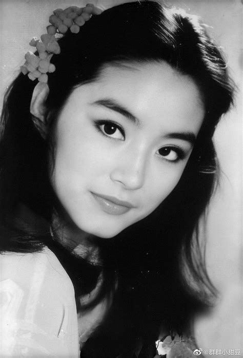 林青霞20岁时的绝美剧照，真的很美，感觉现在的小花都得靠边站