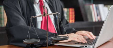 “凝聚合力 构建法律职业共同体”律师座谈会在海宁法院召开