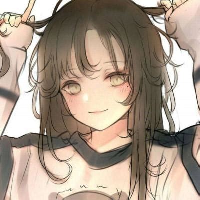 甜美女生头像动漫半身高冷