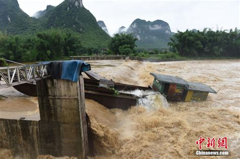 广西梧州藤县一山村暴雨引发山洪 农房倒塌汽车被冲走-天气图集-中国天气网