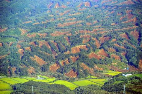 科学网—北海道6.7级地震的山崩地裂图示 - 岳中琦的博文