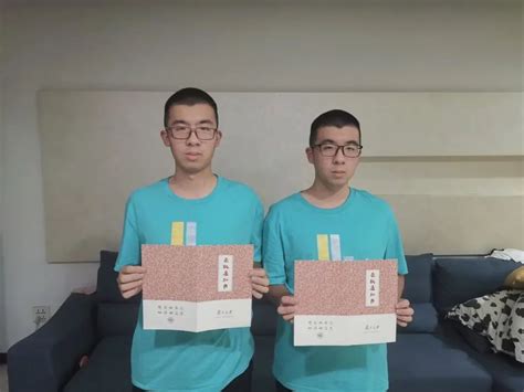 上海两对双胞胎考取复旦 今天正式报到了 - kin热点