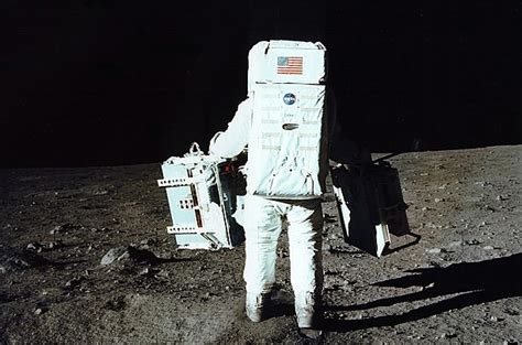 中国第一个登上月球的人是谁？他的资料是什么。-百度经验