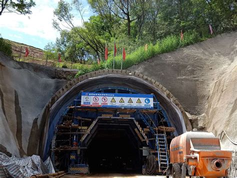 平凉市静庄项目五分部柳梁隧道进口左线首板二衬混凝土浇筑完成 - 中国混凝土网