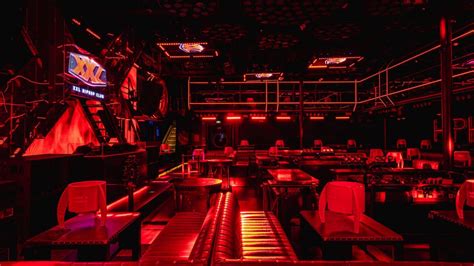 深圳pose酒吧 | 龙华POSE玩乐艺术派对空间的声光影艺术