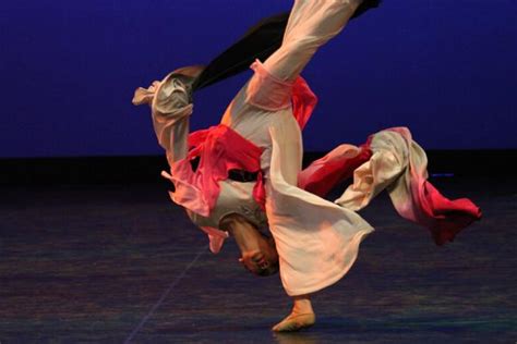 原创舞蹈剧目《且吟春雨》，古典长袖舞，适合高级班舞蹈