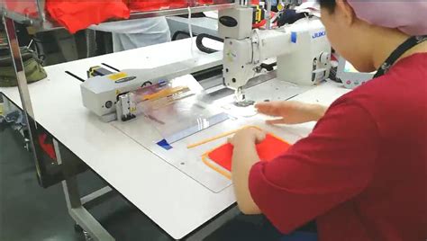 给中国女工寄台缝纫机，她能还你一条拯救世界的生产线