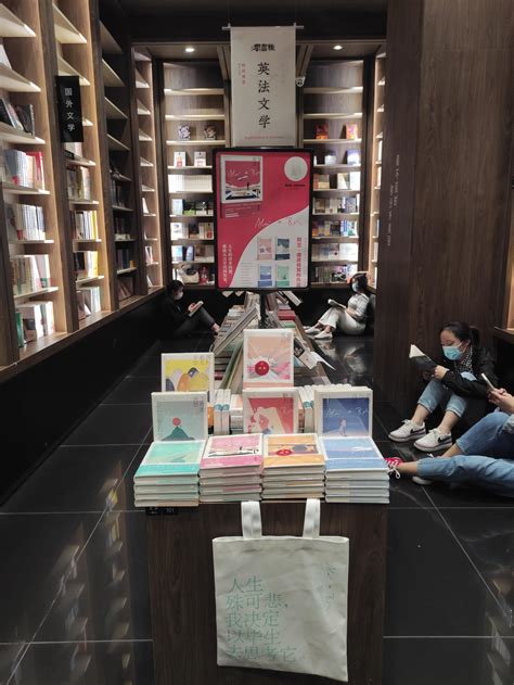重庆“最美书店”钟书阁，触手可及满天星空 - 知乎