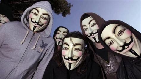 国际黑客组织匿名者攻陷俄罗斯国防部网站 同时在电视台播放反战视频 - 蓝点网