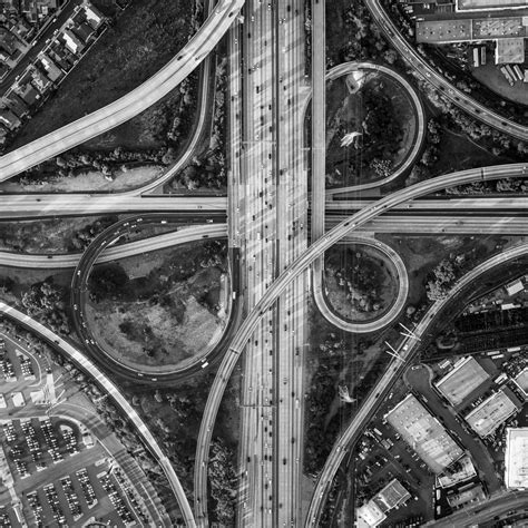 INTERCHANGE-纵横交错的立交桥黑白图片-欧莱凯设计网