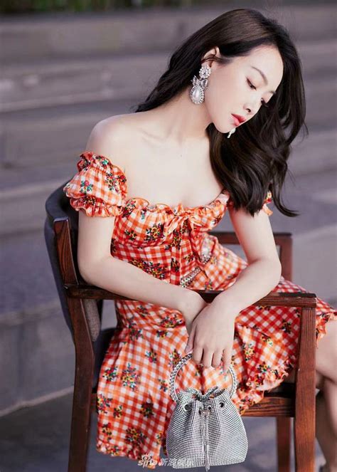 宋茜长发造型太惊艳 穿露脐装妆容闪亮又甜又酷——上海热线娱乐频道
