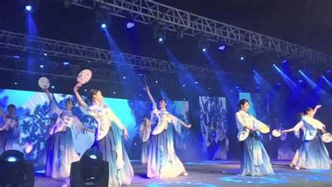 大学生表演《最炫民族风》带给你不一样的广场舞体验_凤凰网视频_凤凰网