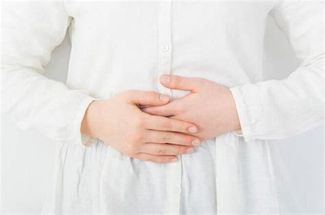 乳房胀痛是怀孕还是月经前兆，分不清看看这三点|怀孕|月经|黄体生_新浪新闻