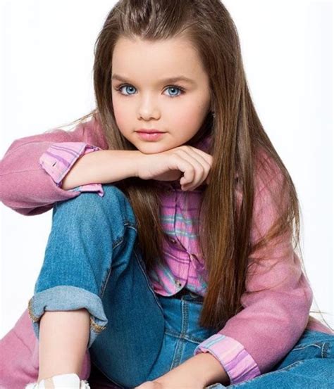俄六岁小模特被赞世界最美女孩 颜值逆天如天使_国际新闻_海峡网