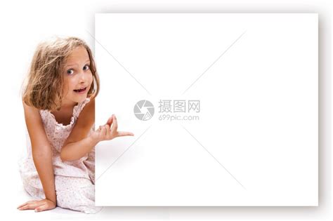 年轻的七岁黑发女孩穿着蓝色连衣裙高清图片下载-正版图片502527778-摄图网