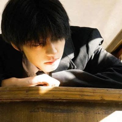 西装非主流小哥头像
