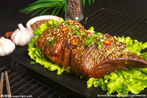 新疆烤全羊_新疆烤全羊的做法 - 新疆特色小吃 - 香哈网