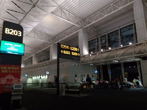只需三步！广州白云机场实现自助“秒刷”出境（图）-中国民航网